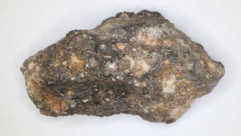 El meteorito lunar NWA 2727