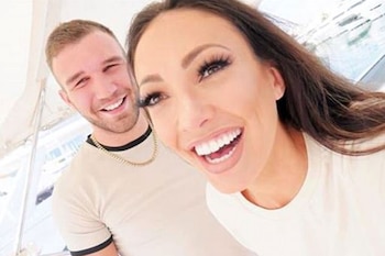 Aaron Armstrong y Sophie Gradon.