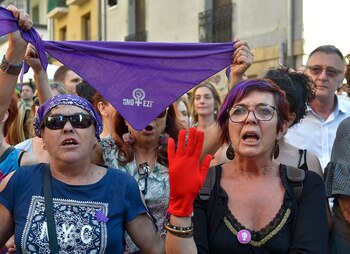 Cientos de mujeres rechazaron la