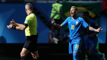 (Reuters) Neymar le reprocha al