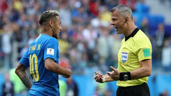 (Reuters) Kuipers se plantó ante Neymar en e partido ante Costa Rica