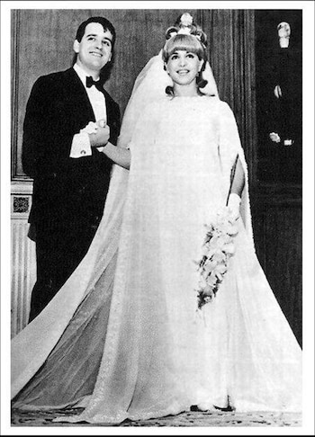 Blanca y radiante: Violeta Rivas