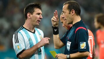 Cuneyt Cakir ya dirigió a