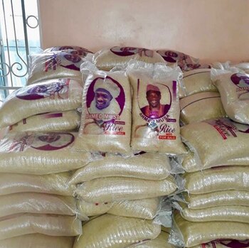 Los sacos de arroz con