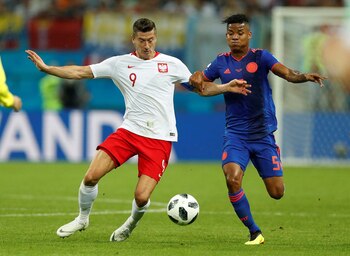 Robert Lewandowski en acción ante Wilmar