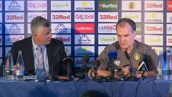 Bielsa dio su primera conferencia