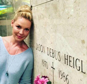 Katherine Heigl posando en la