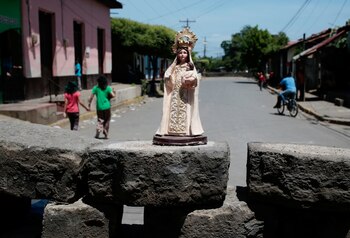 La estatua de la Virgen
