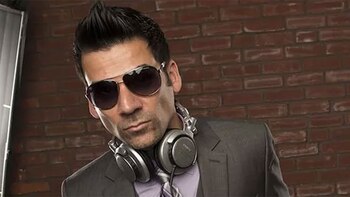 Raymond Rowem, DJ Freez, uno