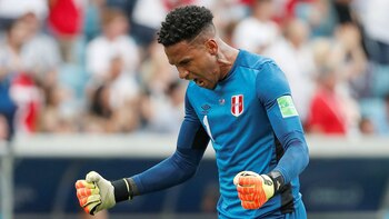 Pedro Gallese ataja en el