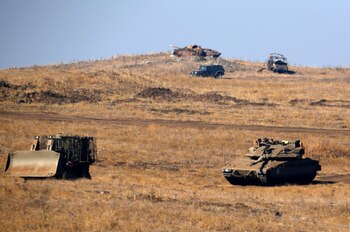 Tanques y vehículos blindados israelíes