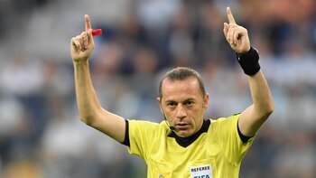 Cuneyt Cakir tuvo un desempeño
