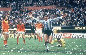 Mario Kempes en el Mundial ’78 durante la final contra Holanda. (Foto Archivo GENTE)