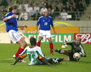 Bouba Diop, entre Fabien Barthez,