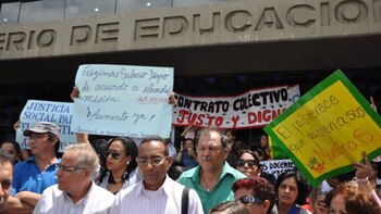 Los docentes venezolanos pararán este