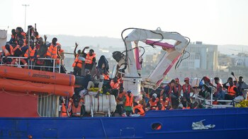 Los 230 migrantes a bordo