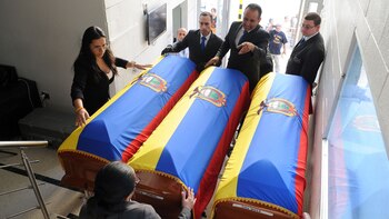 Los ataúdes con los cuerpos