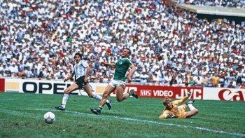 La foto del gol de Burruchaga a Alemania, el 3 a 2 a los 83 minutos que sentenció la final a favor de Argentina