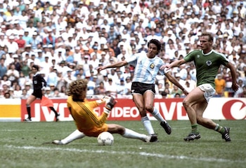 La definición de Jorge Burruchaga, ante la salida demorada de Harald Schumacher y la llegada tardía de Hans-Peter Briegel