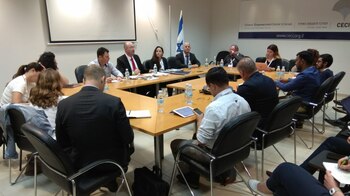 En reunión con la prensa