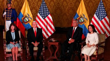 Mike Pence junto con Lenín