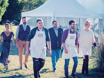 Junto al finalista, Hernán Lambertucci (37), el jurado –Christophe Krywonis, Damián Betular y Pamela Villar–, y la conductora, Paula Chaves.