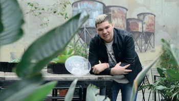 De Chubut al triunfo. En el patio trasero de Lincoln Kitchen & Bar, Gastón cuenta que aprendió el oficio mirando videos y leyendo libros, pero que invertirá en formación los 500 mil pesos que ganó en el reality de Telefe.