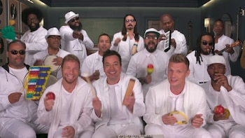 Los Backstreet Boys tocaron con instrumentos
