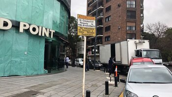 El edificio de frente curvo