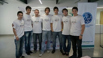 Juan Cruz Ibáñez (segundo desde