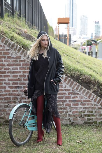 Buzo con capucha y piel