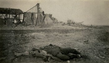 Un soldado muerto en un