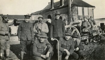 Soldados franceses y estadounidenses. Tras