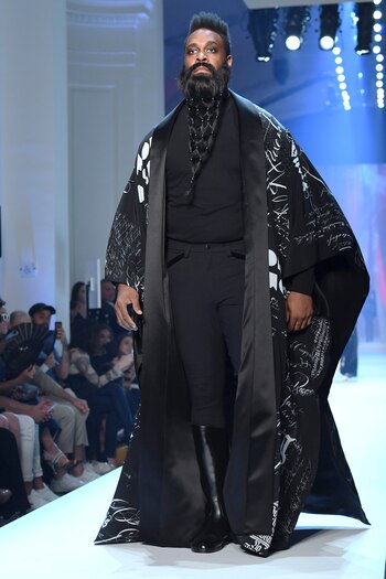 La línea masculina -con el