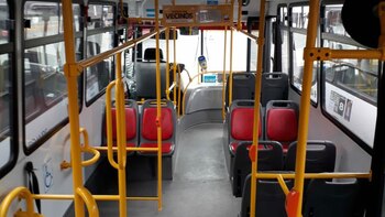 El interior del colectivos que