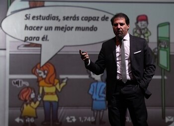 Compramos y vendemos historias”, dijo