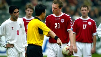 Wieghorst dialoga con el árbitro