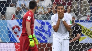 Mbappé terminó dolorido tras el