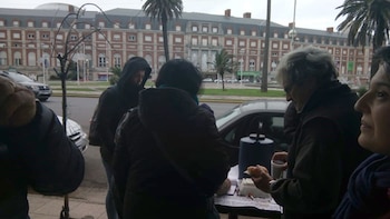 Hay al menos dos locales tomados