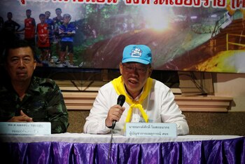 El gobernador Narongsak Osatanakorn, en conferencia de prensa (Reuters)