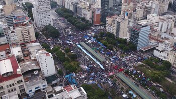 “La patria no se rinde” es la consigna de quienes encabezaron el acto
