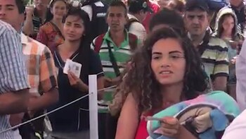 Miles de venezolanos cruzan la