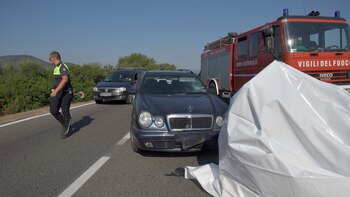 El vehículo Mercedes Benz quedó