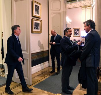 Macri ingresando en la reunión