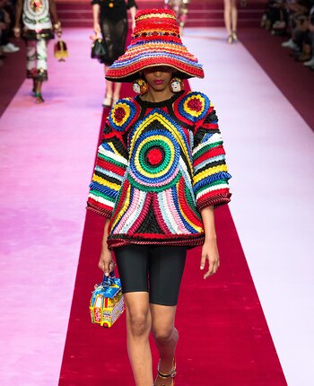 Con formas geométricas, de corazones