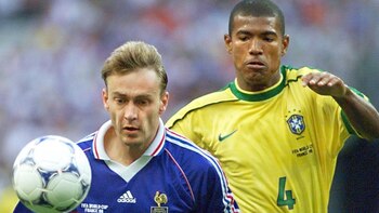 Stéphane Guivarc’h no pudo convertir