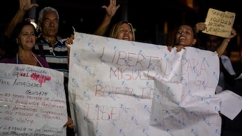 Familiares de los presos piden