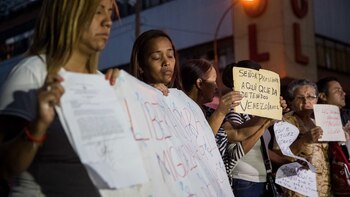 Decenas de venezolanos se colocaron