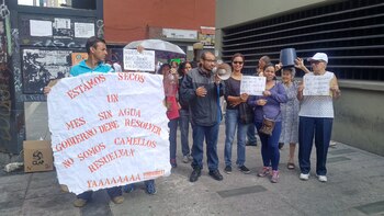 Vecinos de Caracas protestan por