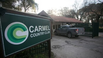 La entrada del country Carmel